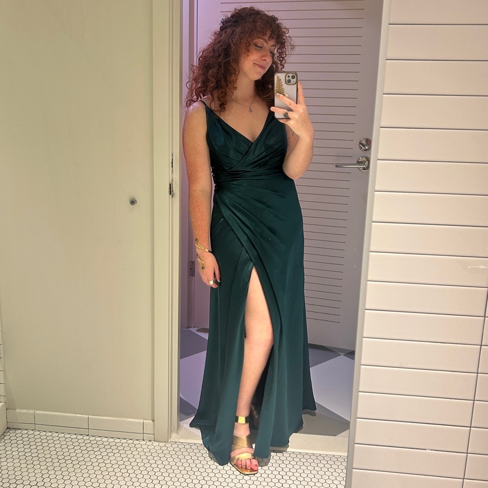 Stunning emerald green silk gown!